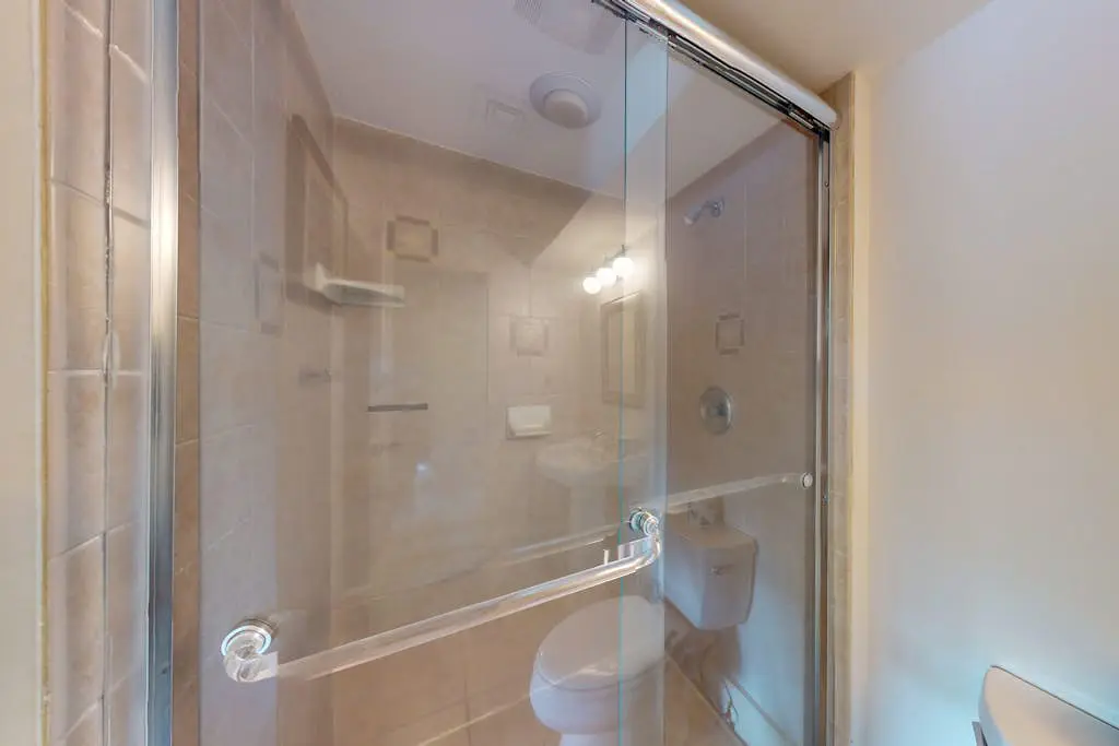 Harbour Town hideaway with scenic balcony, water views just steps from the lighthouse