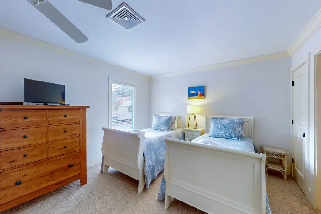 Harbour Town hideaway with scenic balcony, water views just steps from the lighthouse