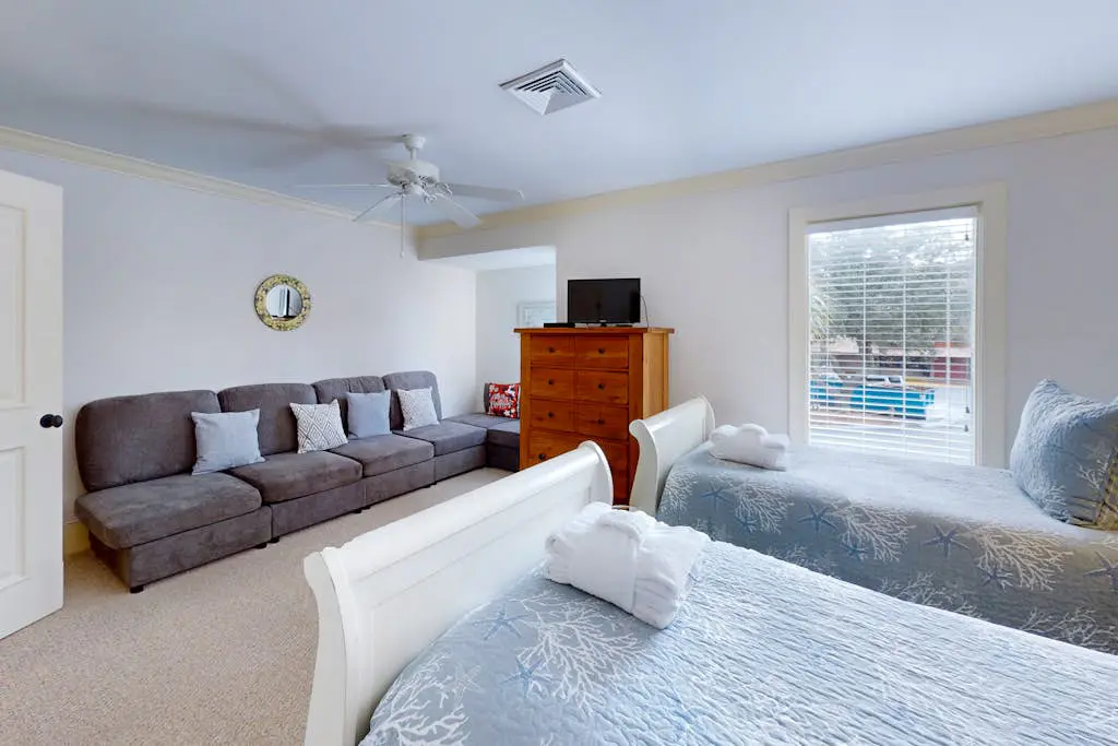Harbour Town hideaway with scenic balcony, water views just steps from the lighthouse