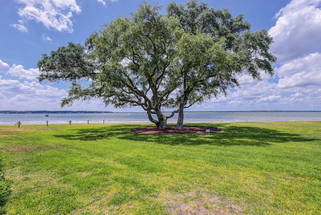 Harbour Town hideaway with scenic balcony, water views just steps from the lighthouse
