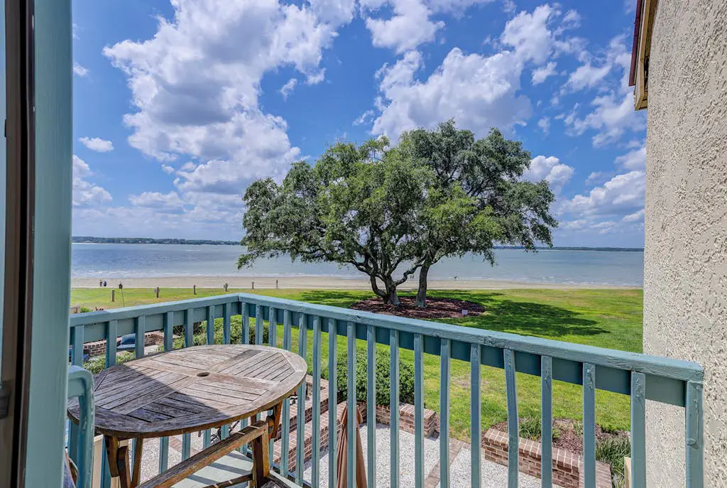 Harbour Town hideaway with scenic balcony, water views just steps from the lighthouse