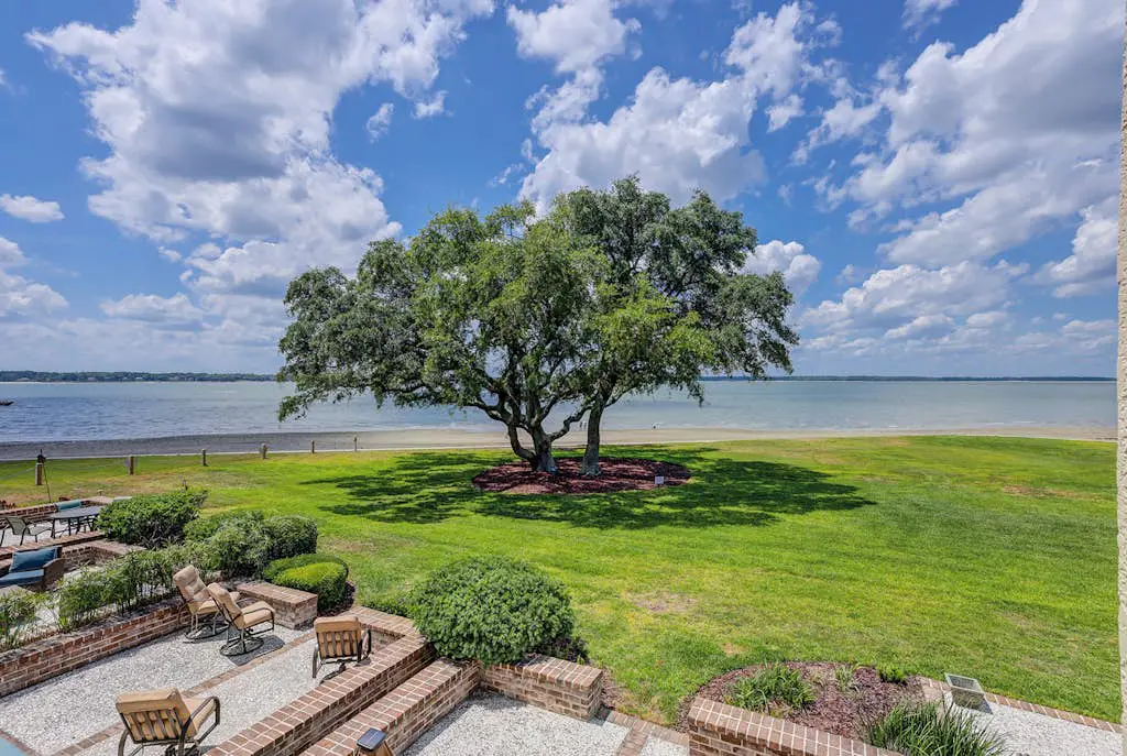 Harbour Town hideaway with scenic balcony, water views just steps from the lighthouse