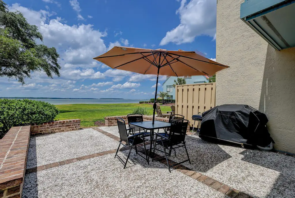 Harbour Town hideaway with scenic balcony, water views just steps from the lighthouse