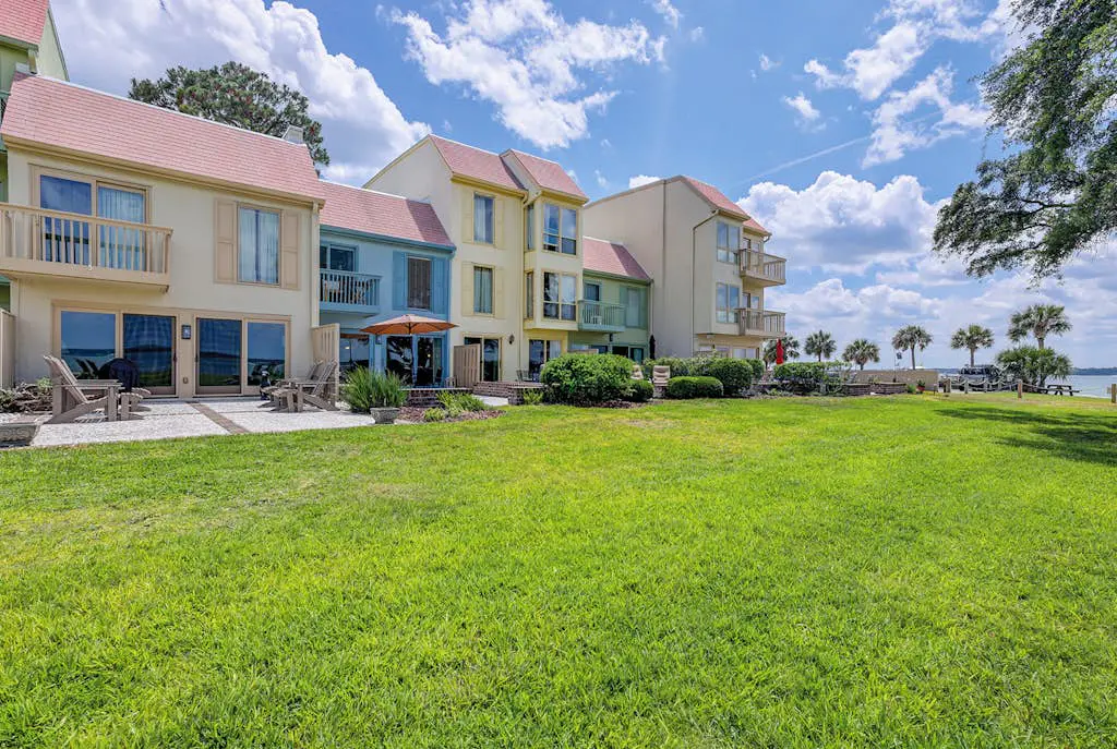 Harbour Town hideaway with scenic balcony, water views just steps from the lighthouse