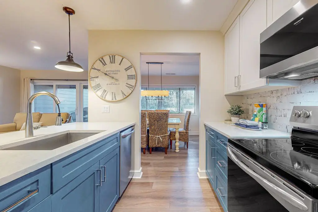 Beautiful Home On George Fazio Golf Course Close to the Beach