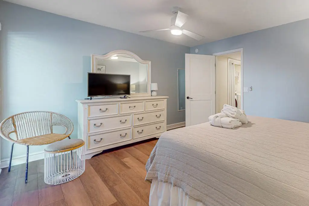 Beautiful Home On George Fazio Golf Course Close to the Beach