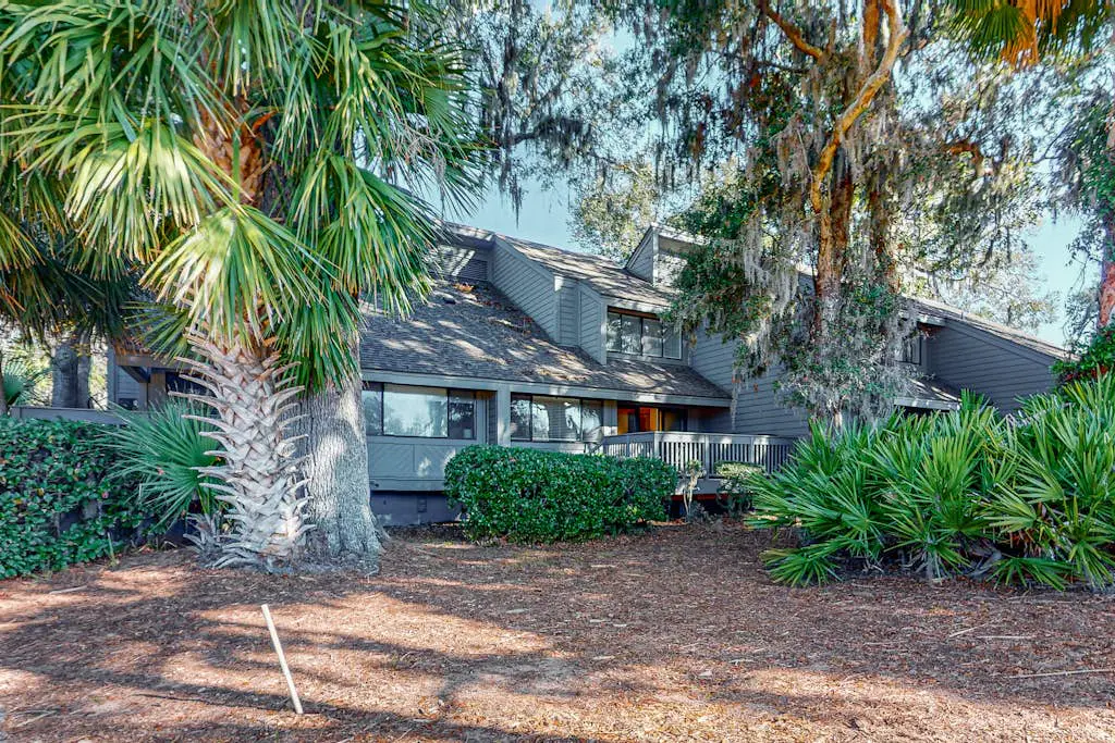 Beautiful Home On George Fazio Golf Course Close to the Beach