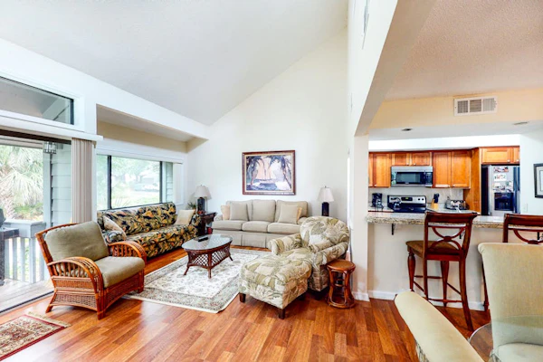 Charming, family-friendly condo w/ private deck - close to golf & the beach