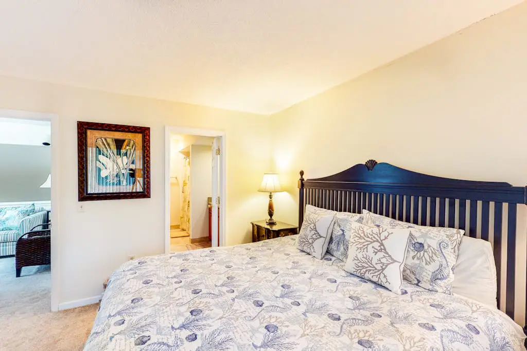 Charming, family-friendly condo w/ private deck - close to golf & the beach