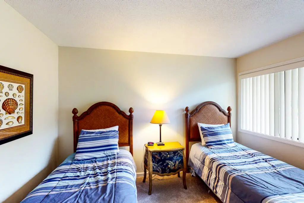 Charming, family-friendly condo w/ private deck - close to golf & the beach