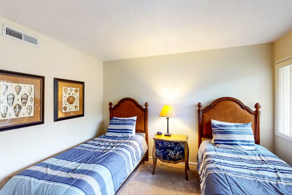 Charming, family-friendly condo w/ private deck - close to golf & the beach