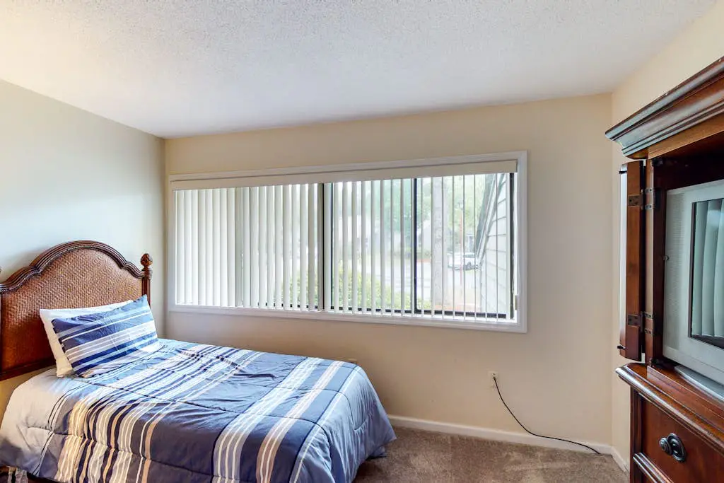 Charming, family-friendly condo w/ private deck - close to golf & the beach