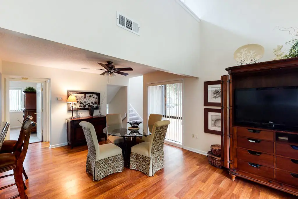 Charming, family-friendly condo w/ private deck - close to golf & the beach