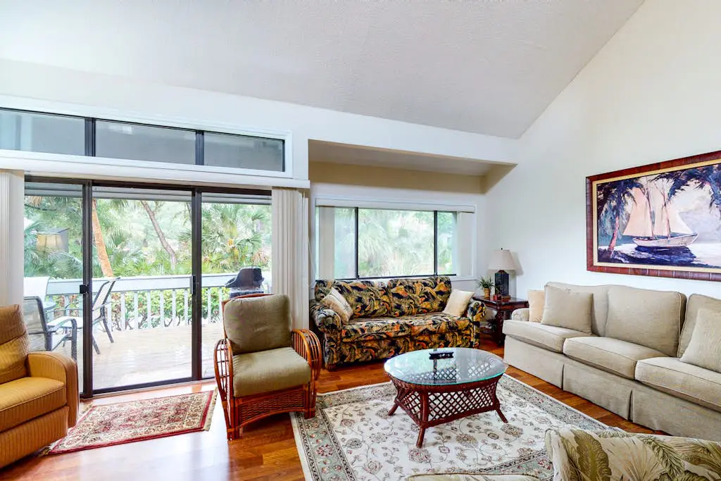 Charming, family-friendly condo w/ private deck - close to golf & the beach