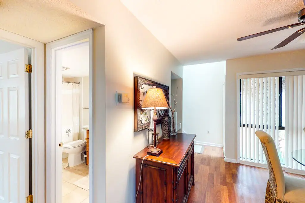 Charming, family-friendly condo w/ private deck - close to golf & the beach