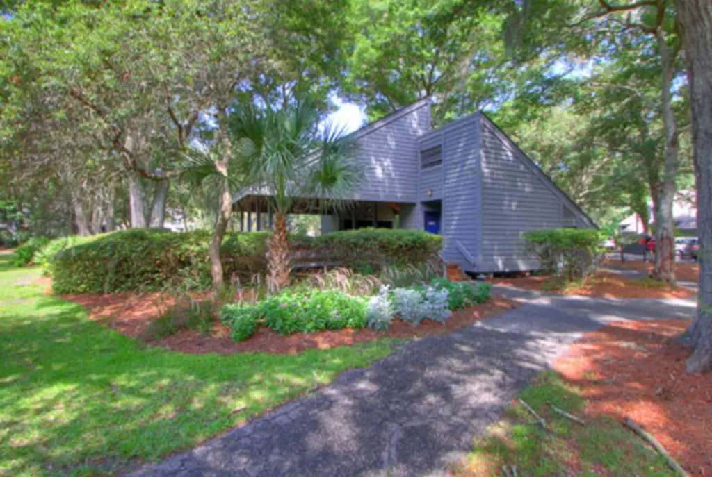 Charming, family-friendly condo w/ private deck - close to golf & the beach