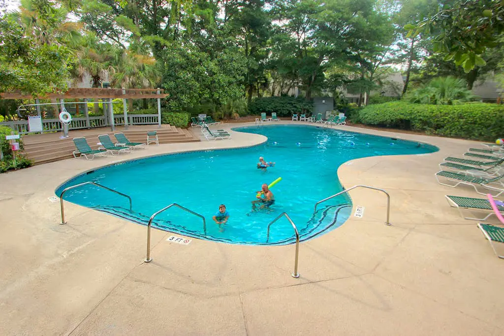 Charming, family-friendly condo w/ private deck - close to golf & the beach