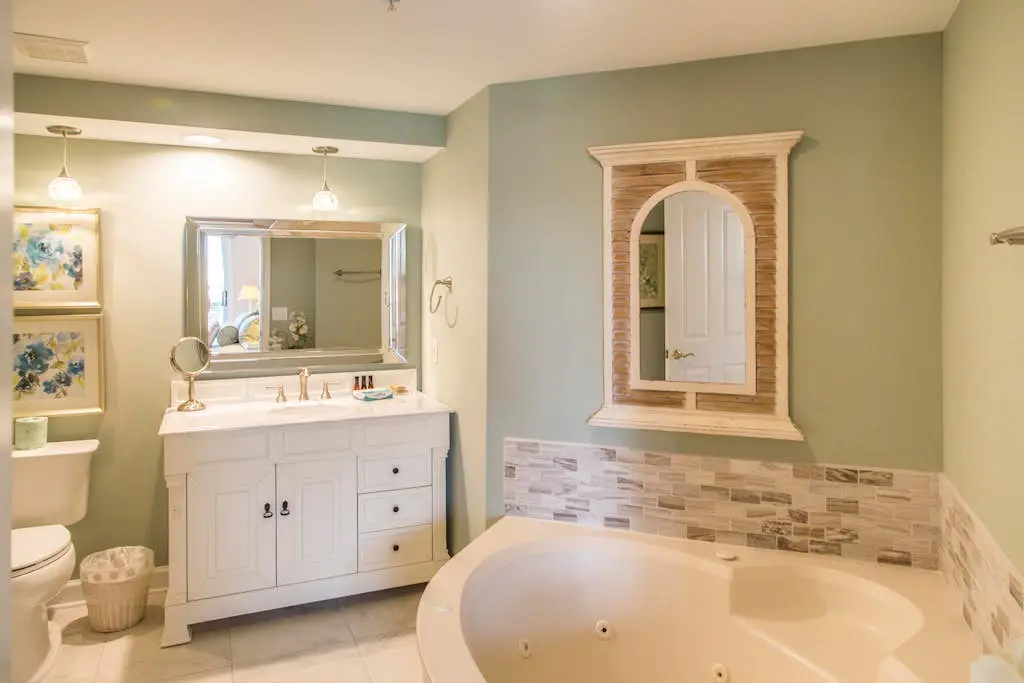 Beach dream w/ balcony view & shared pool - steps from the beach