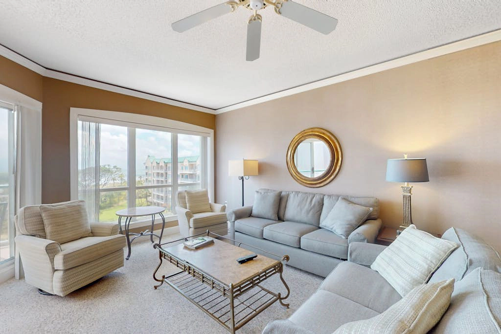 Island getaway by the ocean with balcony view & shared pool and beach access