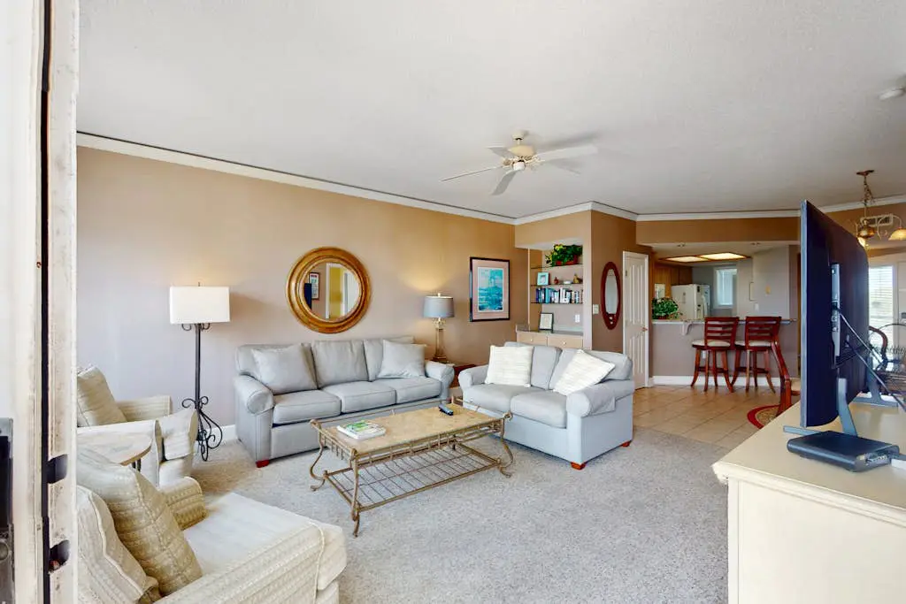 Island getaway by the ocean w/ balcony view & shared pool - beach access