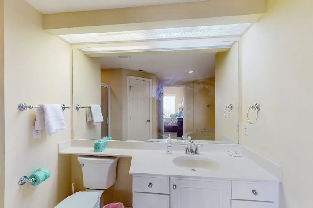 Island getaway by the ocean w/ balcony view & shared pool - beach access