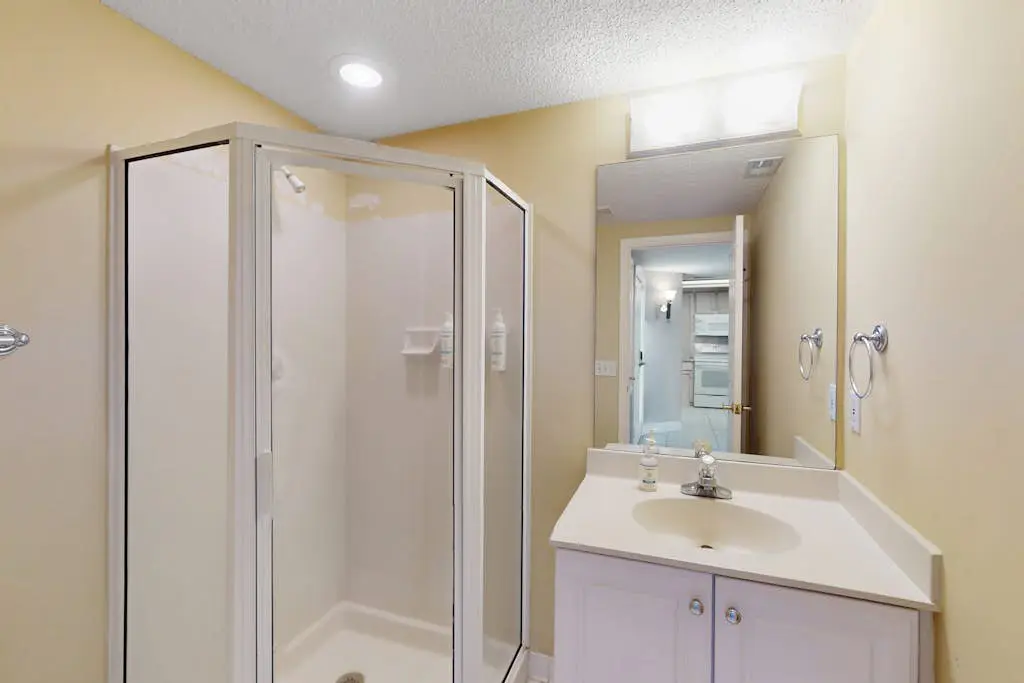 Island getaway by the ocean w/ balcony view & shared pool - beach access