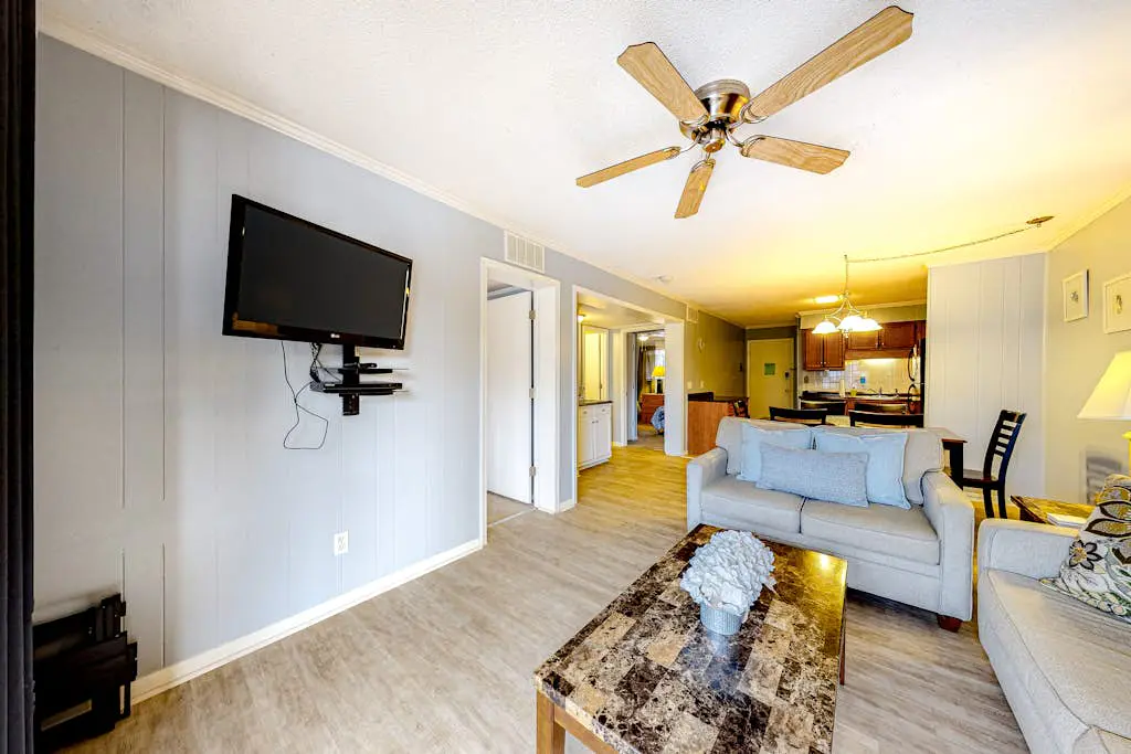 Casual Condo with Shared Outdoor Pool, High-Speed WiFi, and Wet Bar