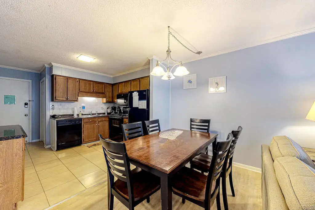 Casual Condo with Shared Outdoor Pool, High-Speed WiFi, and Wet Bar