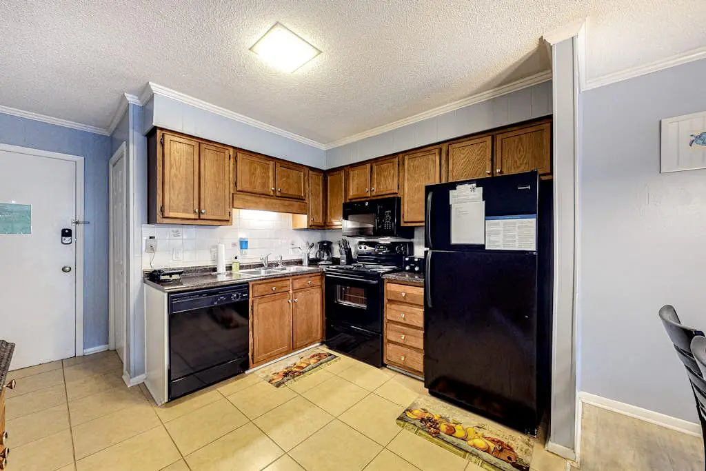 Casual Condo with Shared Outdoor Pool, High-Speed WiFi, and Wet Bar