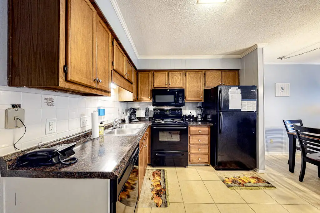 Casual Condo with Shared Outdoor Pool, High-Speed WiFi, and Wet Bar