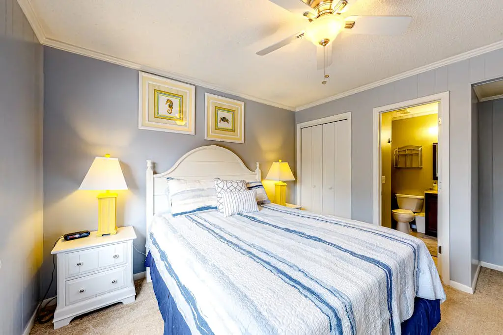 Casual Condo with Shared Outdoor Pool, High-Speed WiFi, and Wet Bar