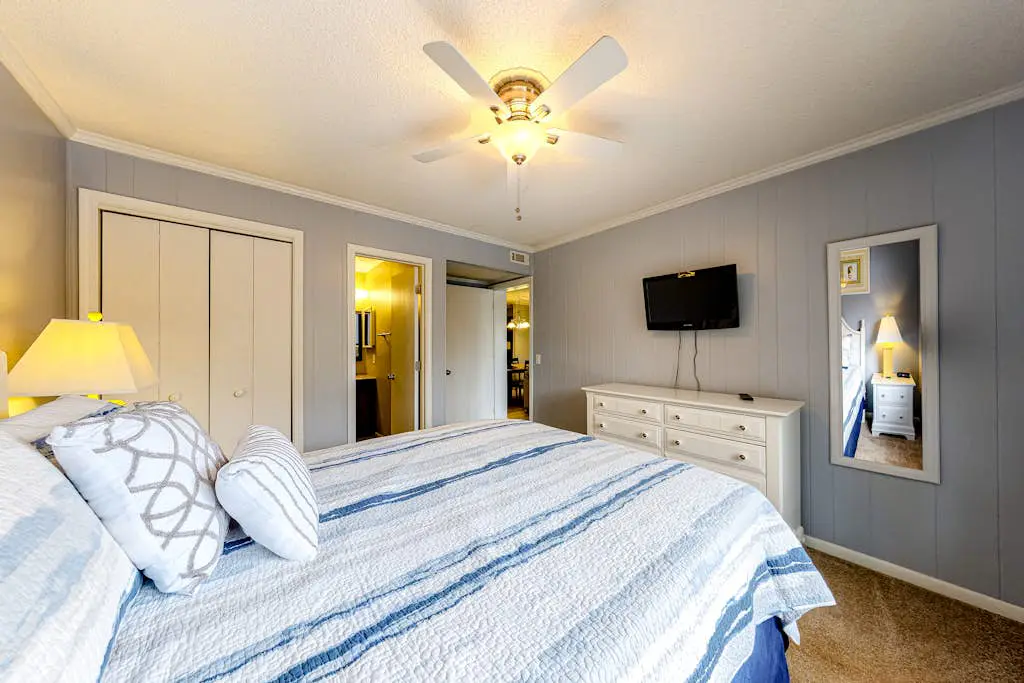 Casual Condo with Shared Outdoor Pool, High-Speed WiFi, and Wet Bar