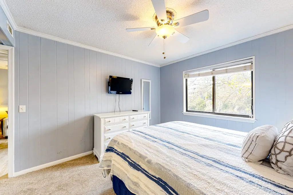 Casual Condo with Shared Outdoor Pool, High-Speed WiFi, and Wet Bar