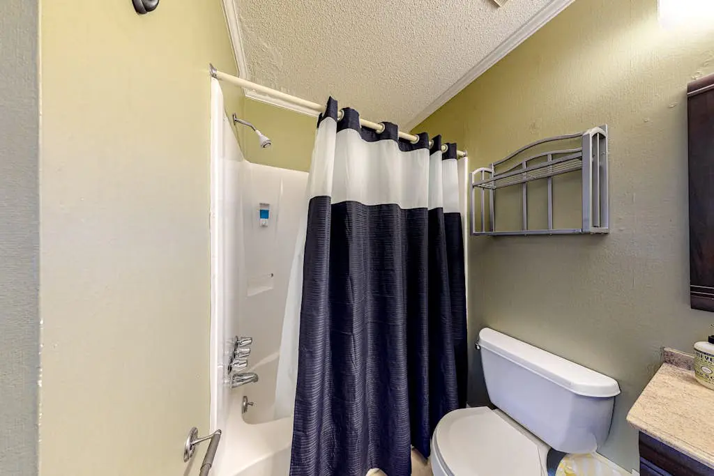 Casual Condo with Shared Outdoor Pool, High-Speed WiFi, and Wet Bar