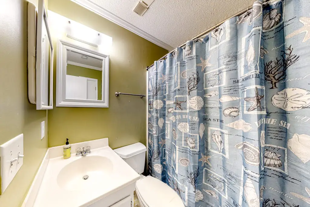 Casual Condo with Shared Outdoor Pool, High-Speed WiFi, and Wet Bar