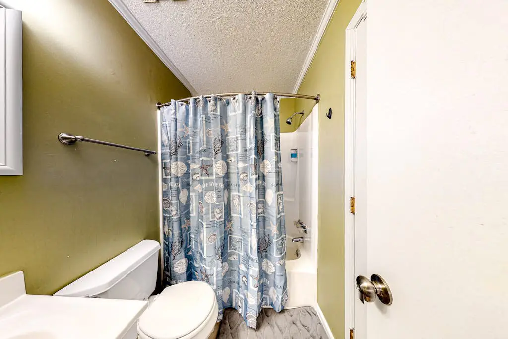 Casual Condo with Shared Outdoor Pool, High-Speed WiFi, and Wet Bar