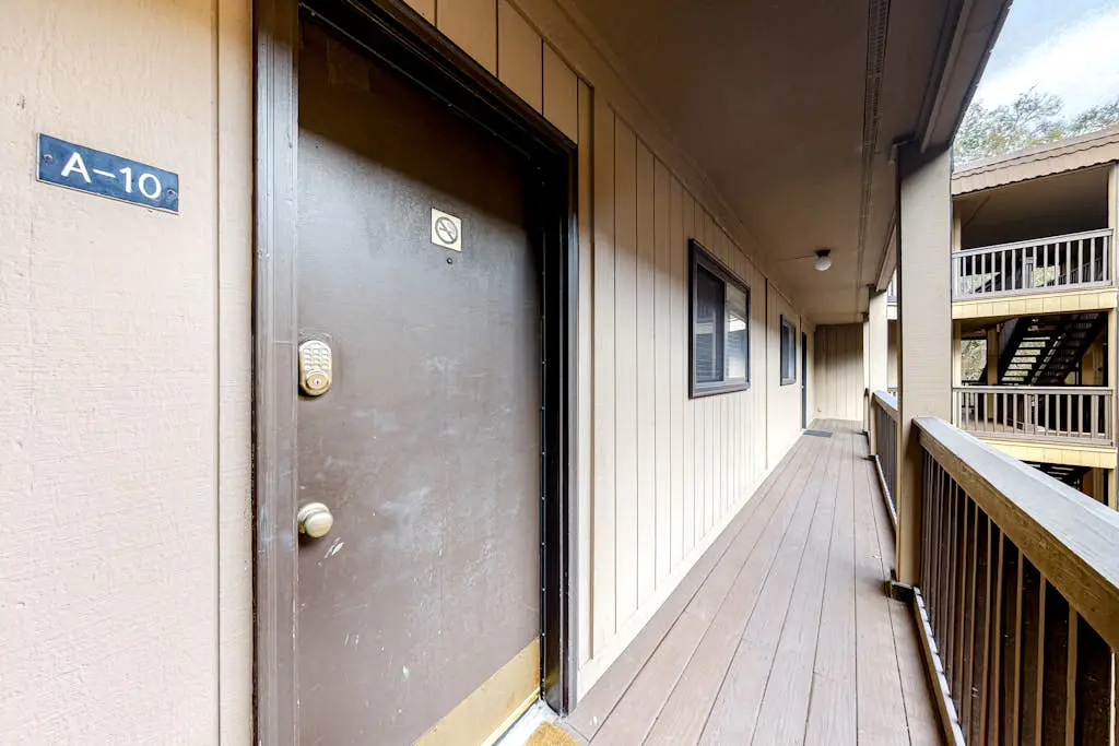 Casual Condo with Shared Outdoor Pool, High-Speed WiFi, and Wet Bar