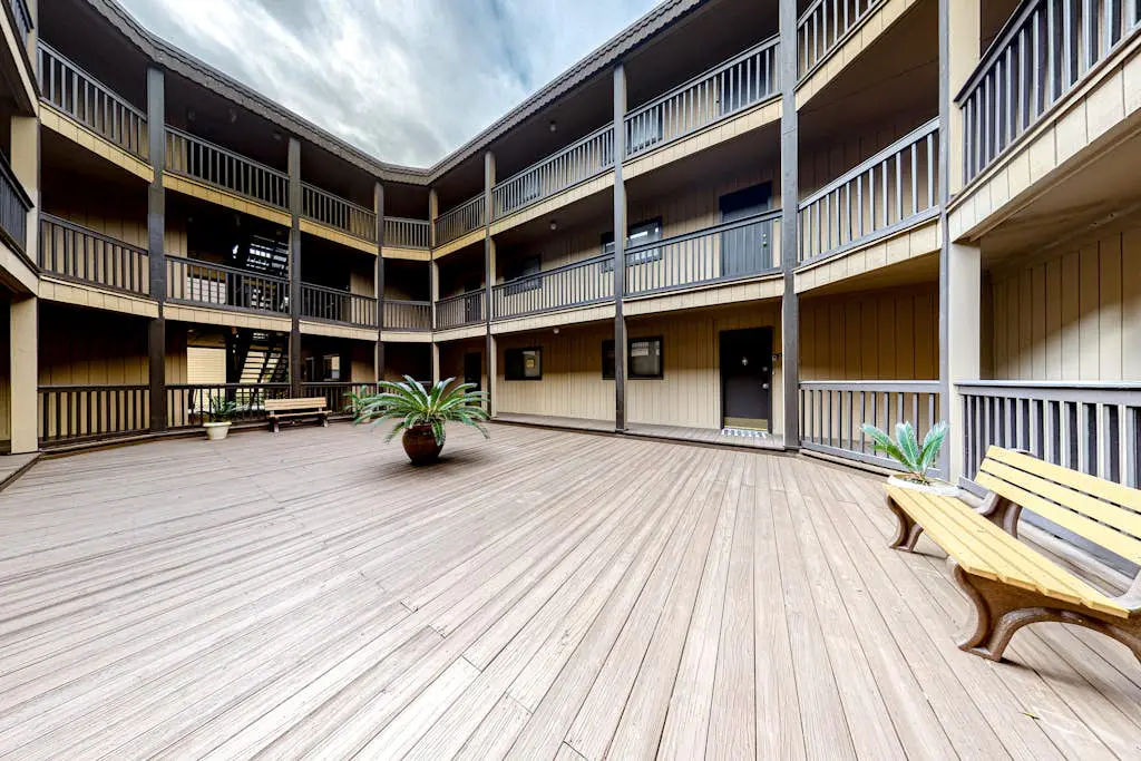 Casual Condo with Shared Outdoor Pool, High-Speed WiFi, and Wet Bar