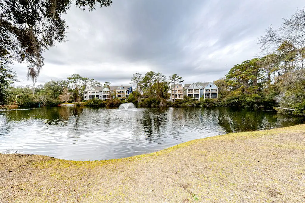 Casual Condo with Shared Outdoor Pool, High-Speed WiFi, and Wet Bar