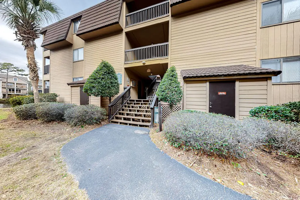 Casual Condo with Shared Outdoor Pool, High-Speed WiFi, and Wet Bar