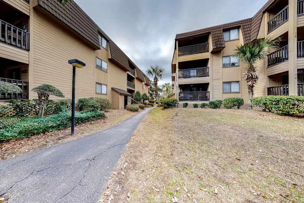 Casual Condo with Shared Outdoor Pool, High-Speed WiFi, and Wet Bar