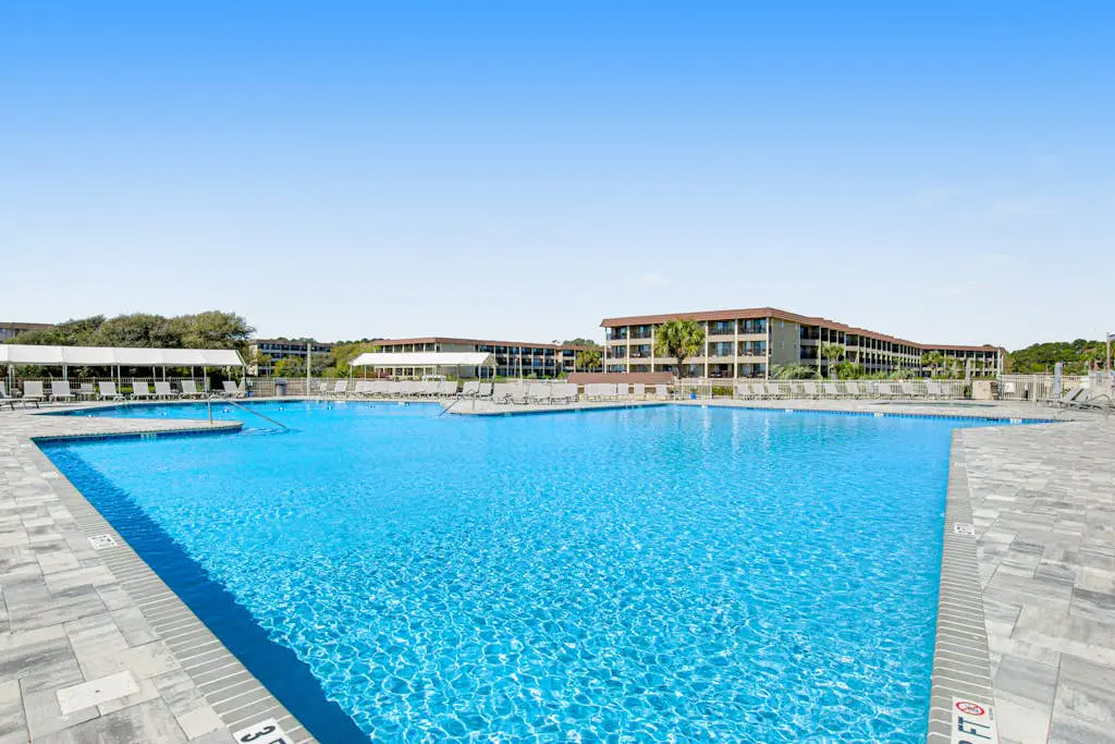 Casual Condo with Shared Outdoor Pool, High-Speed WiFi, and Wet Bar