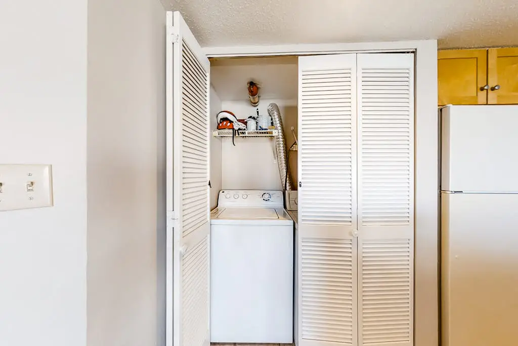 Family-friendly home w/ an ocean view + shared pool & hot tub - near the beach
