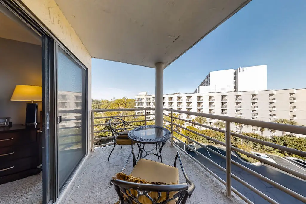 Family-friendly home w/ an ocean view + shared pool & hot tub - near the beach