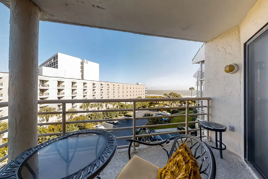 Family-friendly home w/ an ocean view + shared pool & hot tub - near the beach