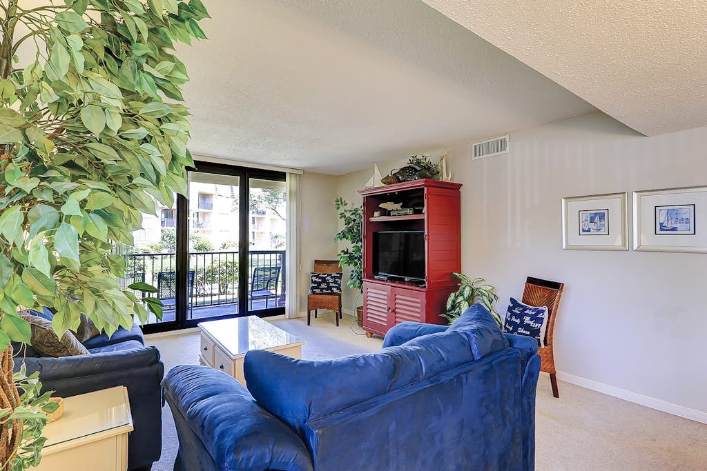 Island oasis with balcony, beach access, pool, hot tub