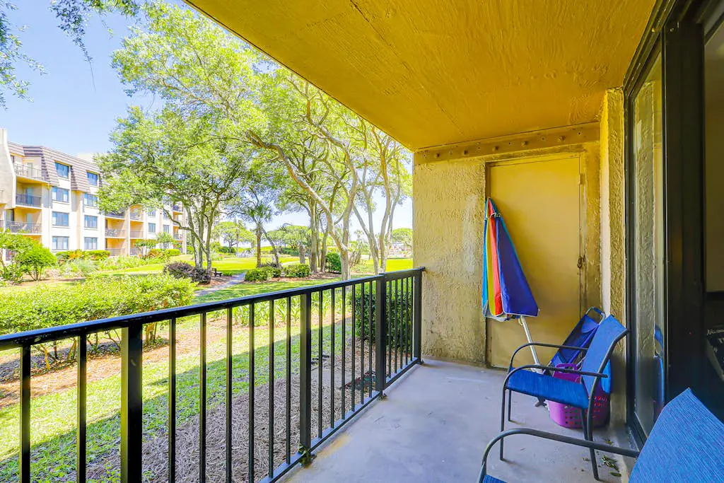 Island oasis with balcony, beach access, pool, hot tub