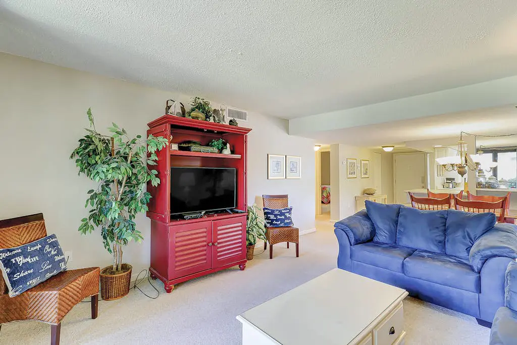 Island oasis with balcony, beach access, pool, hot tub