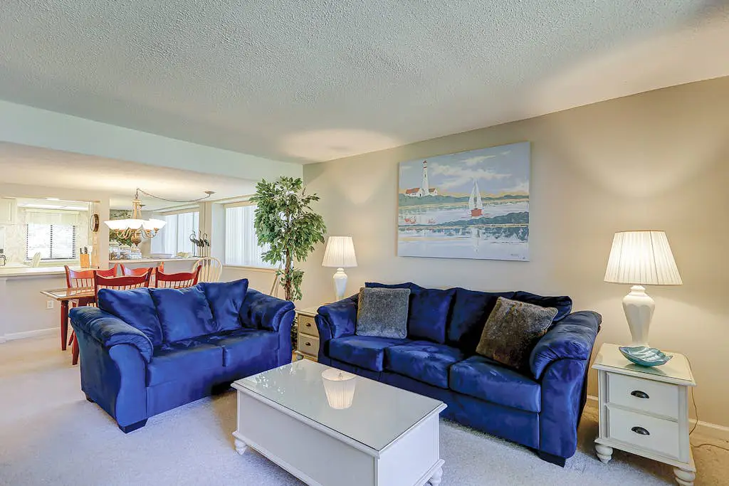 Island oasis with balcony, beach access, pool, hot tub