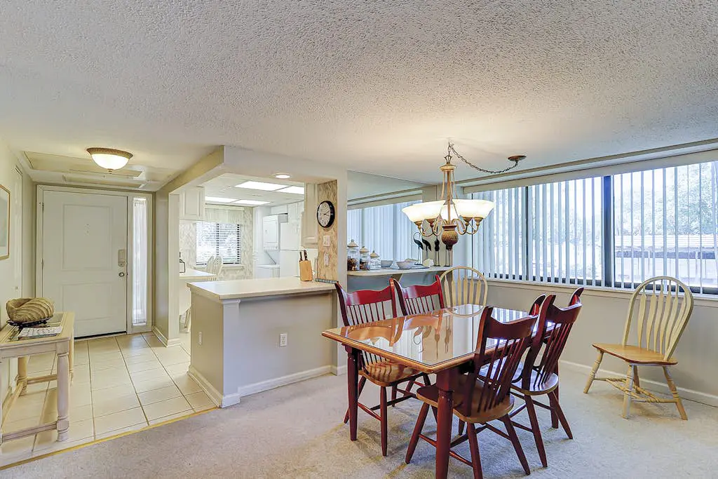 Island oasis with balcony, beach access, pool, hot tub